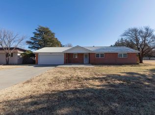 411 S Wilson St, Claude, TX 79019