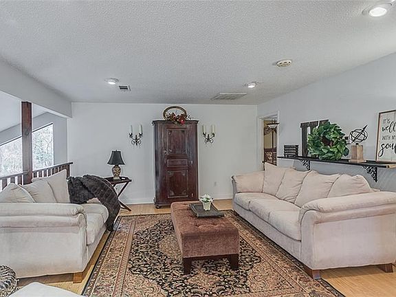 4th image of 958 Tanglewood Dr
