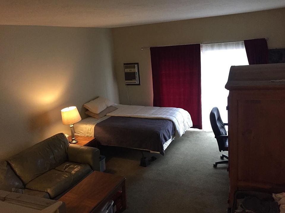 Studio with Queen Bed