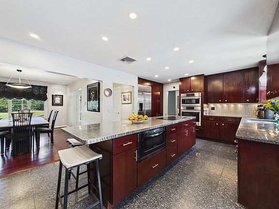 4th image of 20 Copperfield Ave