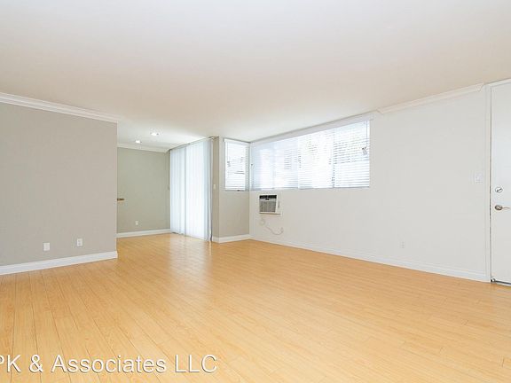 4th image of 11939 Darlington Ave APT 204