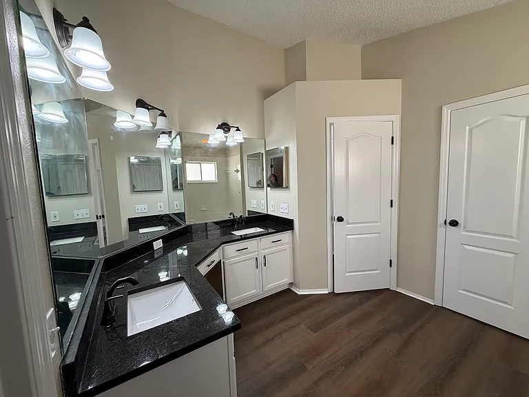 12508 Midpointe Dr — Photo 8