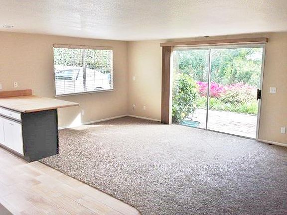 3rd image of 883 Windsor Way #B