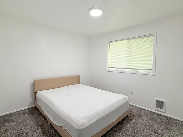 300 N Blossom Dr — Photo 8