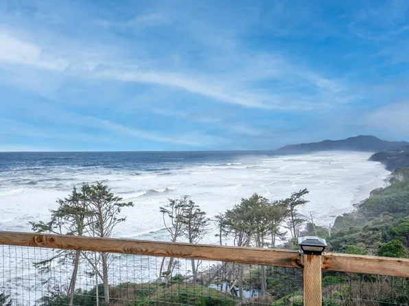 552 NW 56th St, Newport, OR 97365