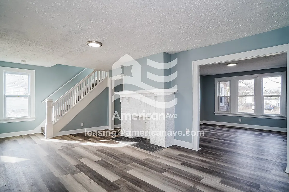 497513_002_wm_-_living_room_13559064.jpg - 133 N Wayne Ave