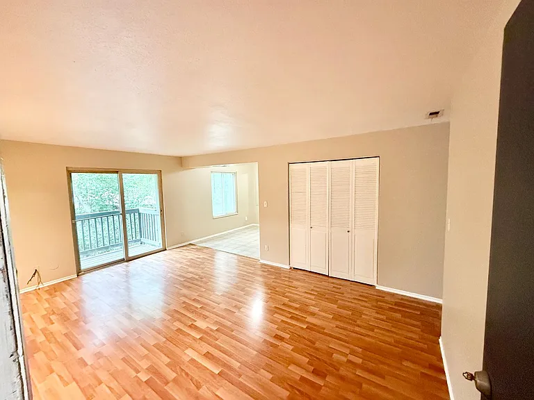 495 E Creekside Cir #D — Photo 11