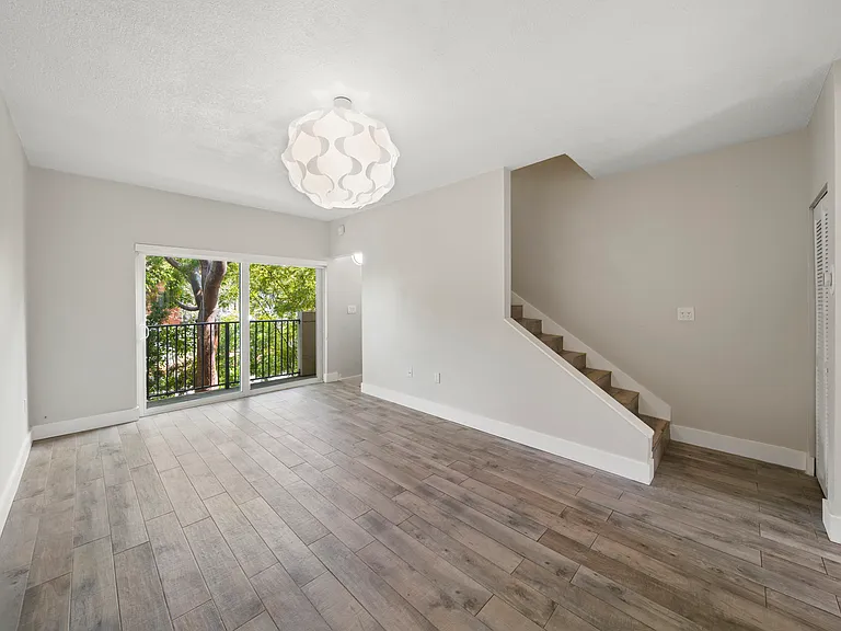 1611 SW 2nd Ct #104 — Photo 5
