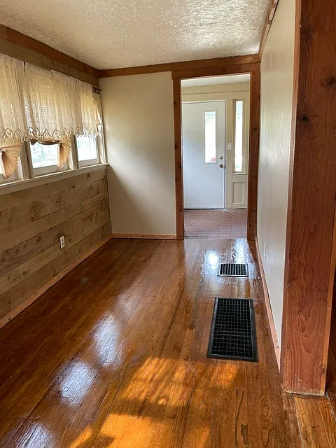 2 bed, 1026 sqft, $1,350 — Photo 2