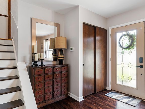 3rd image of 3025 Round Hill Ct