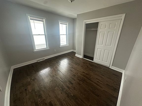 4th image of 62 1/2 Dickinson St Floor 1