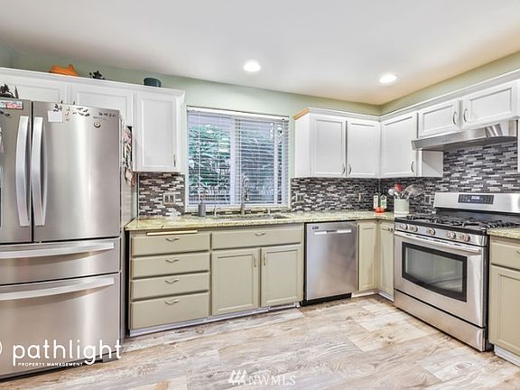 3rd image of 18223 72nd Ave E
