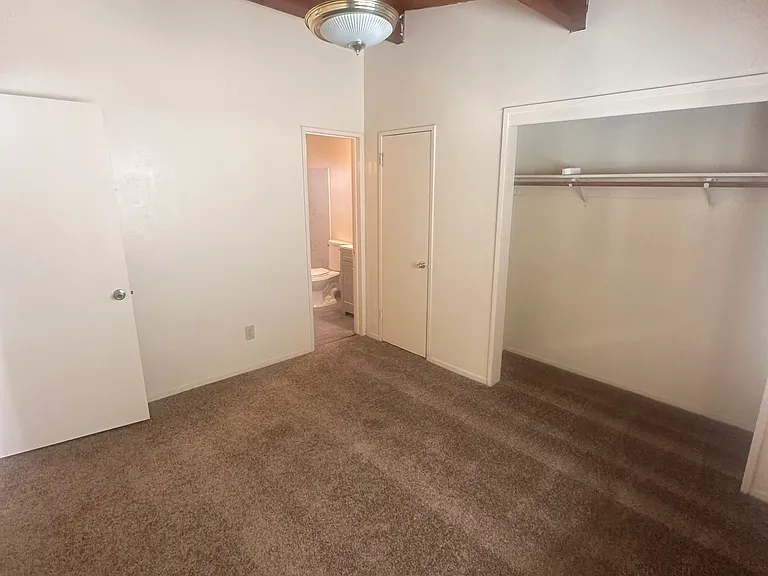 509 E 8th St #509 — Photo 5