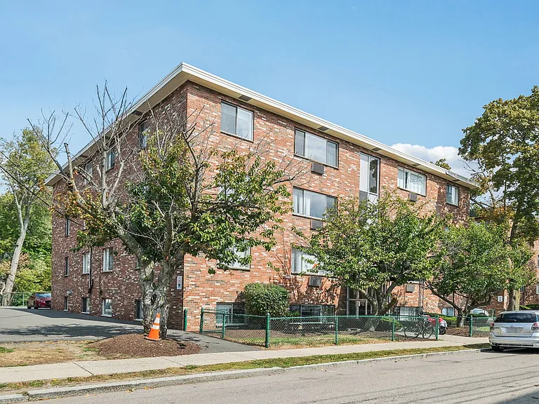 Gardner Street Apartments — Photo 11