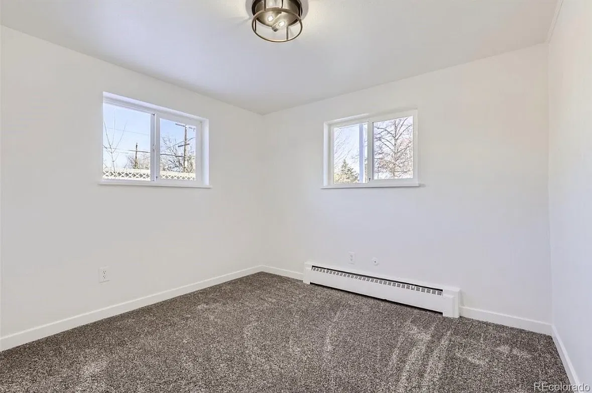 392 Salem St — Photo 1