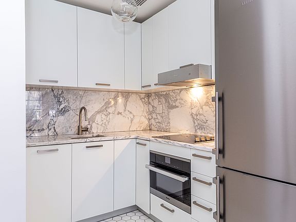 2nd image of 114 W 81st St APT 3F