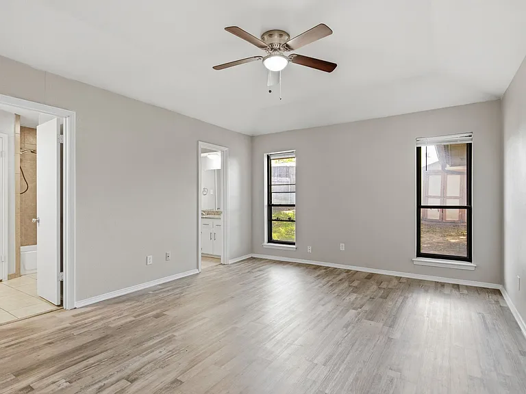 2223 Sierra Dr — Photo 16