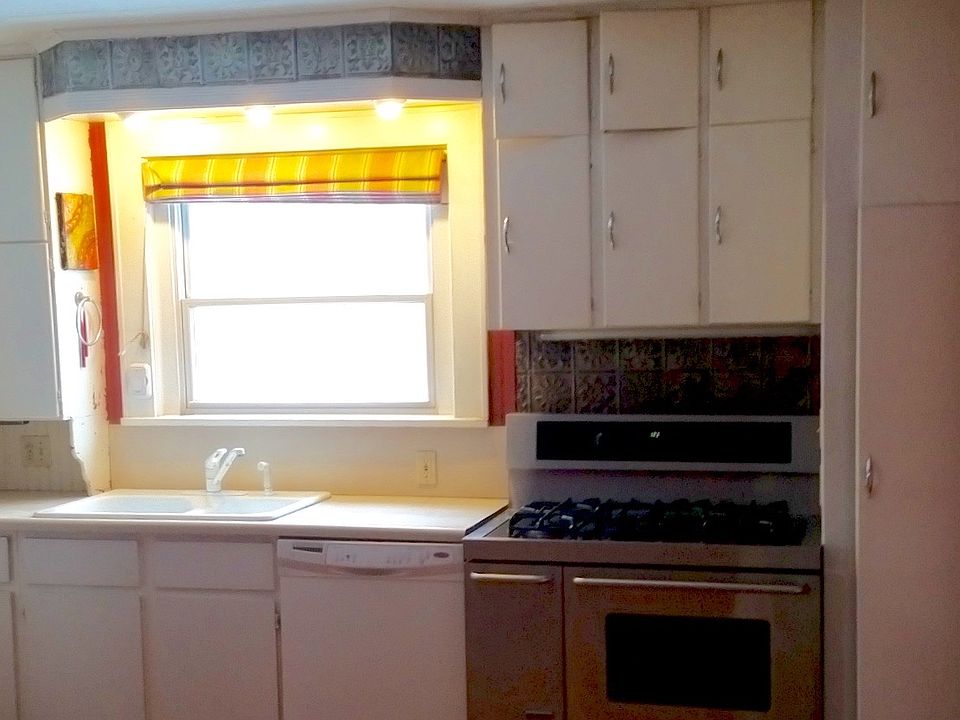 2nd image of 1165 Cleveland Ave