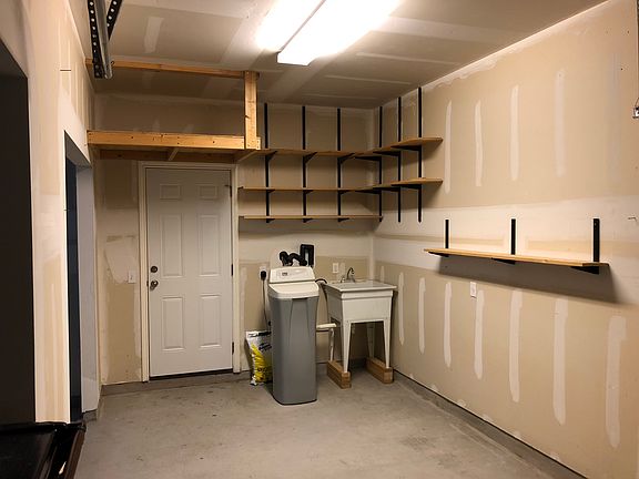 Utility Sink & Storage