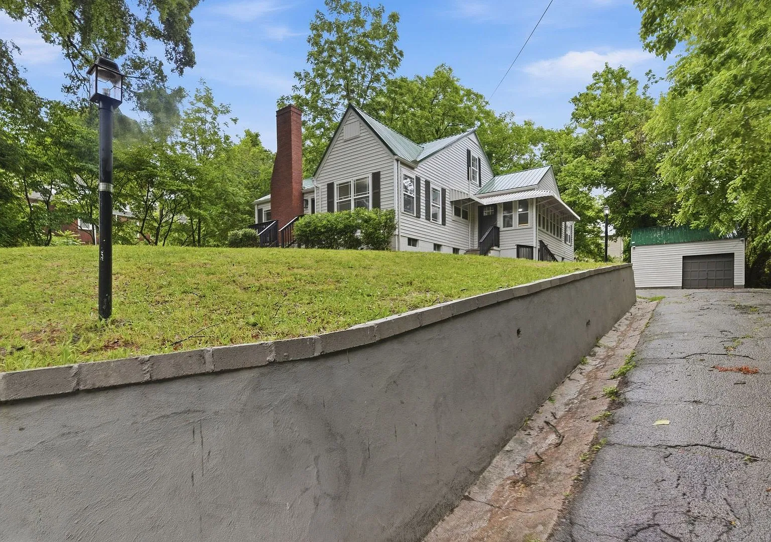 Renovated Historic Home in the Heart of Manchester! — Photo 2