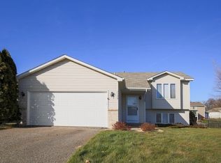 7198 Upper 43rd St N, Oakdale, MN 55128