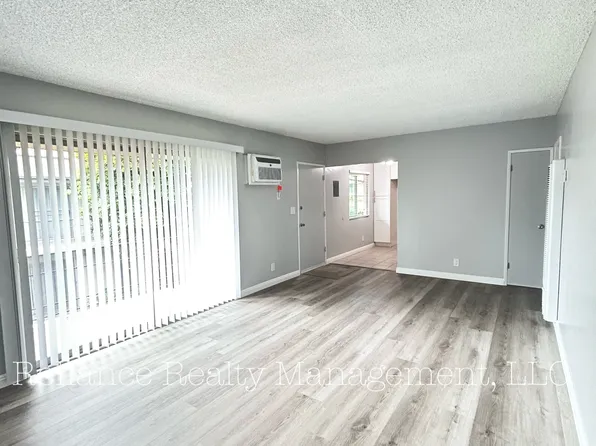 115 Hurlbut St #V, Pasadena, CA 91105