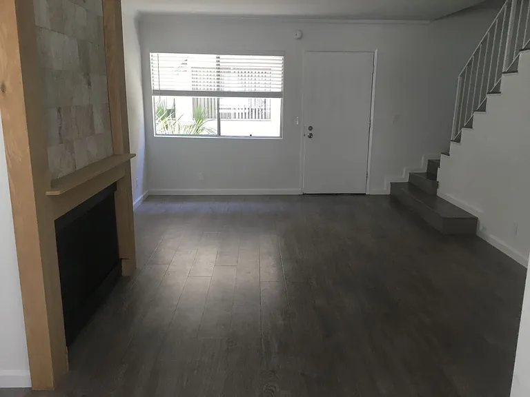 COMPLETELY REMODELED TOWNHOUSE FOR RENT — Photo 11