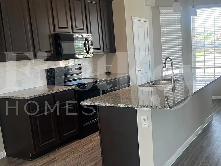 3219 Walden Breeze Ct — Photo 5