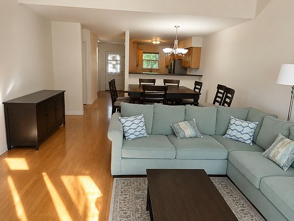 3rd image of 53 Stonington Cir