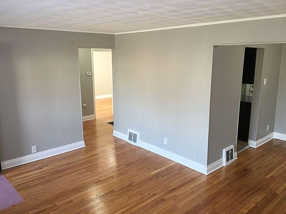 3rd image of 409 Plaza Ave