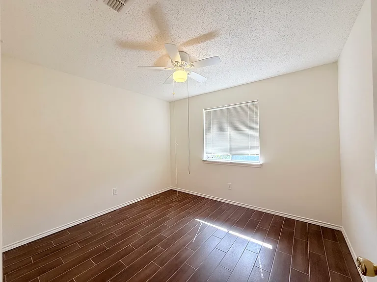 4512 Queenswood Dr — Photo 14