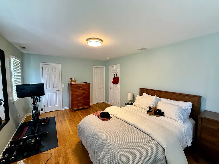 211 Hunyadi Ave — Photo 31