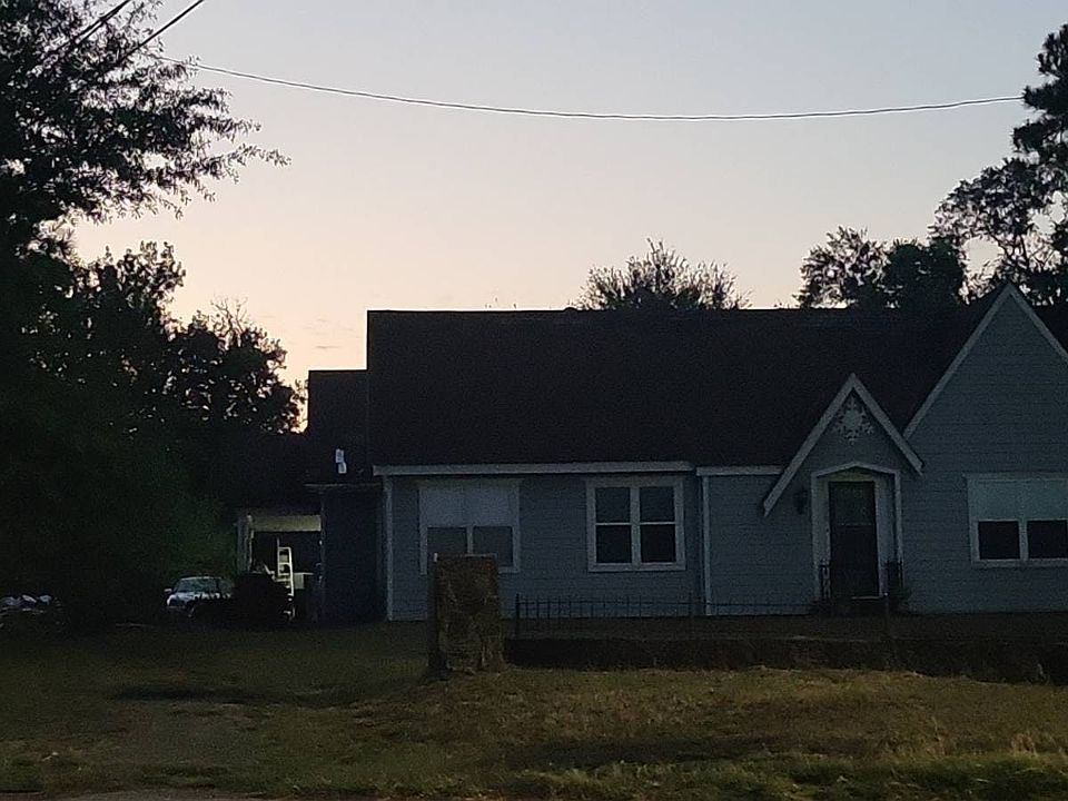 2nd image of 1620 N Main St