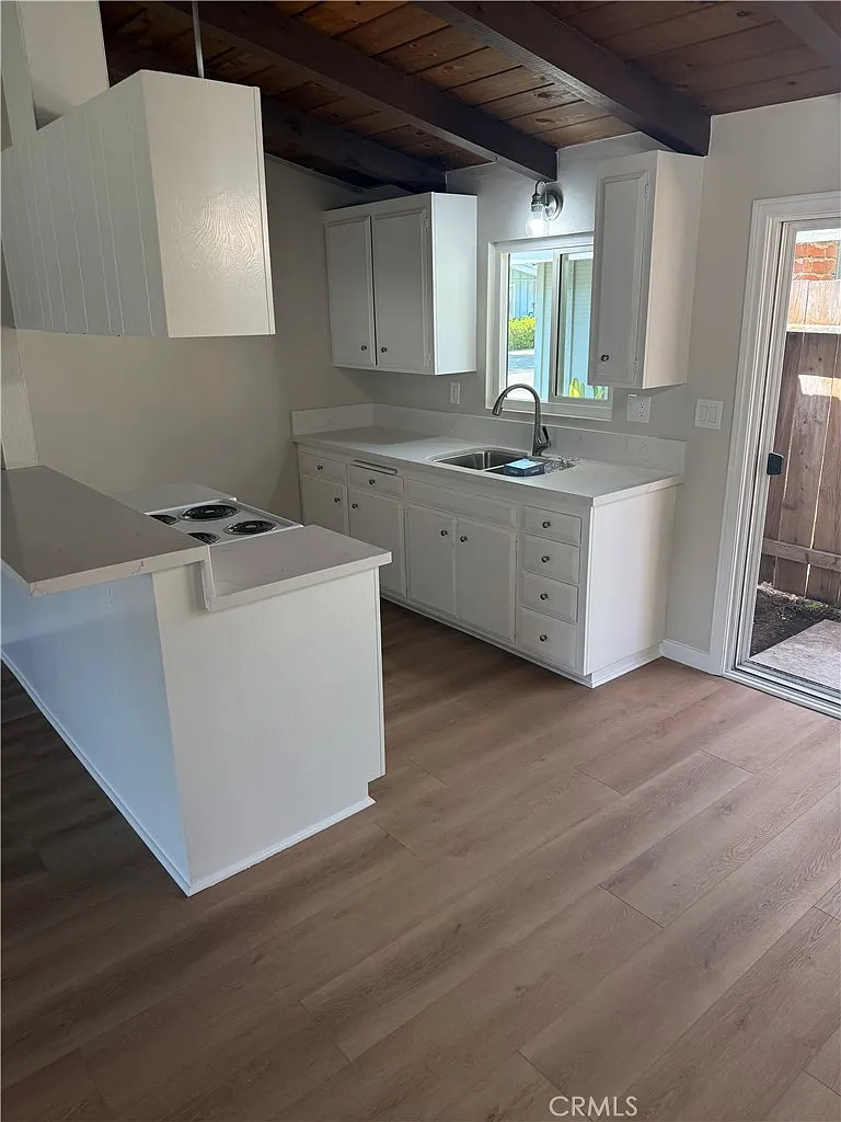 2 bed, 1.5 bath, 900 sqft, $3,500 — Photo 3