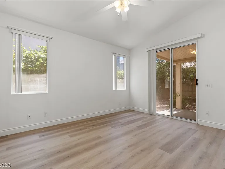 1701 Warrenville St — Photo 14