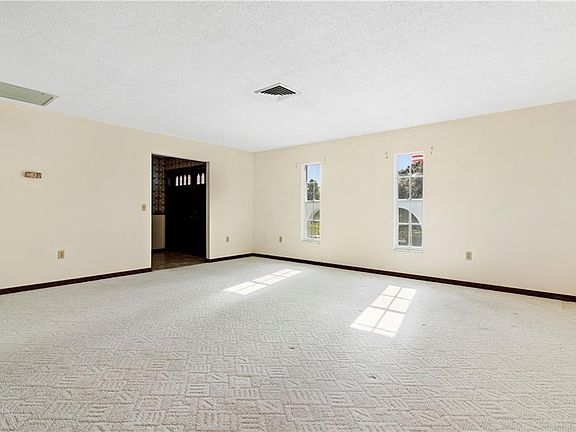 4th image of 2002 Charnes Dr