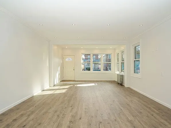 846 East 48th Street image 2 of 10