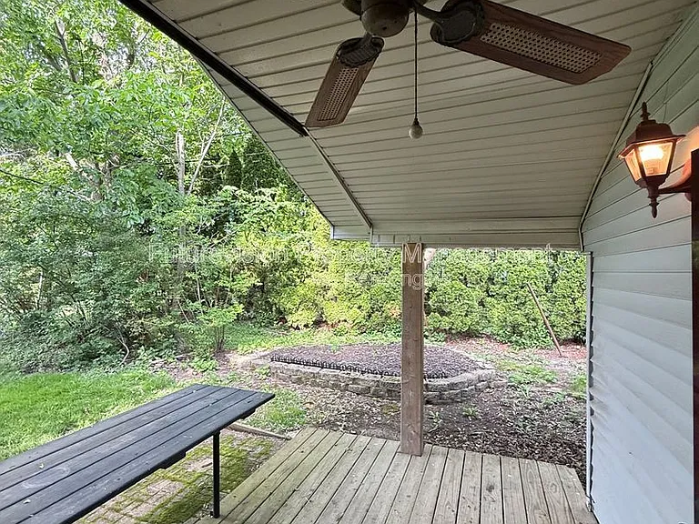 122 N Hamilton St — Photo 2