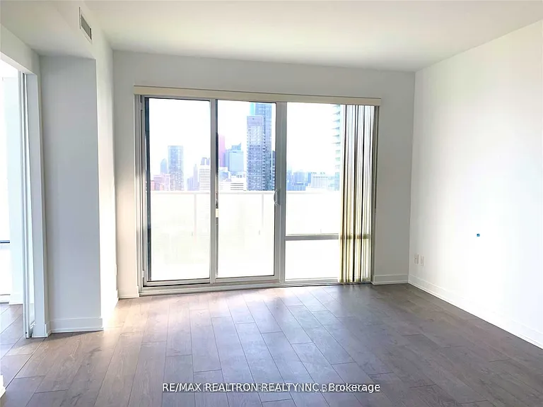 501 Yonge St #4009 — Photo 8