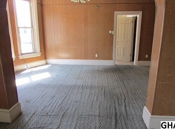 4th image of 132 N 13th St