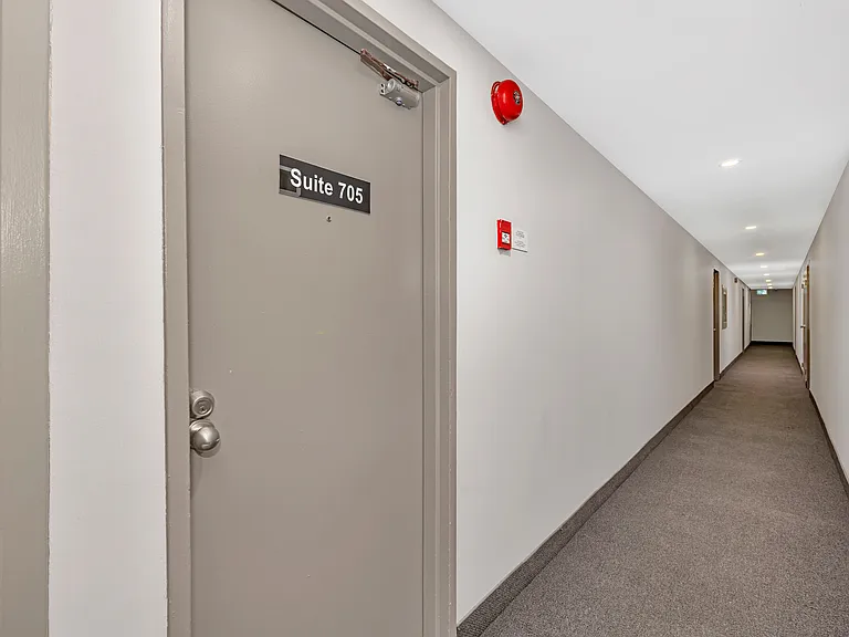 215 Clarence St — Photo 35