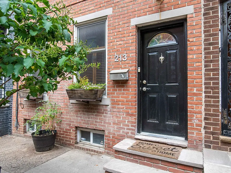 213 W George St