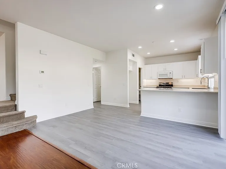 321 Riley Ct — Photo 26