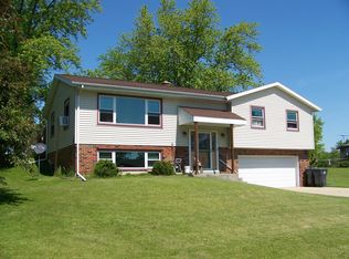 925 Jessie Ln, Random Lake, WI 53075