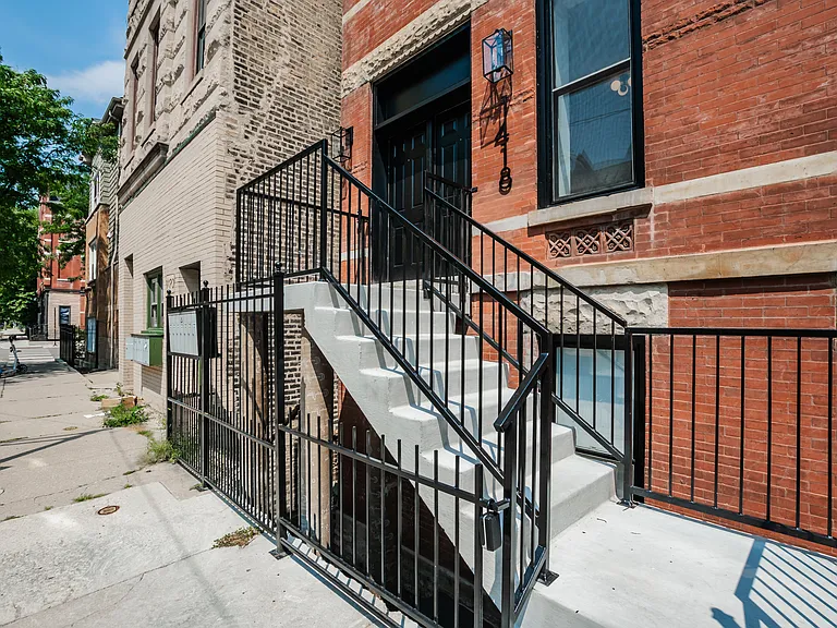 1418 W Blackhawk St #1F — Photo 25