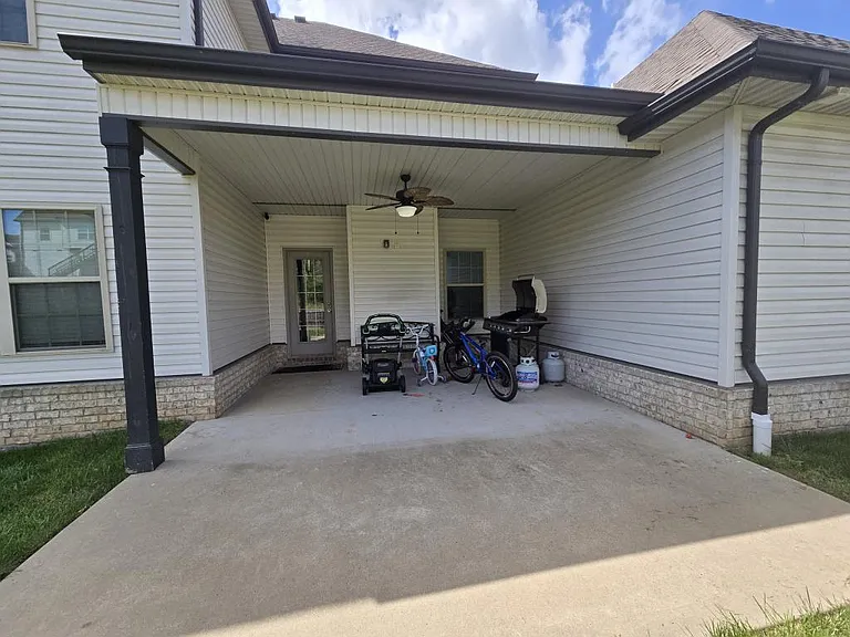 425 Veronica Ct — Photo 34