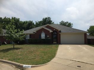 1507 High Crest Dr, Mansfield, TX 76063
