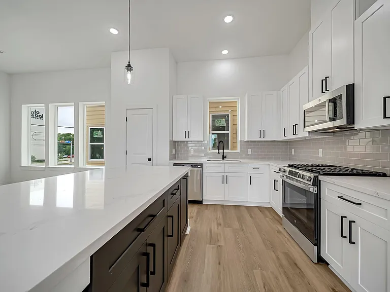 3468 Bremond St — Photo 3