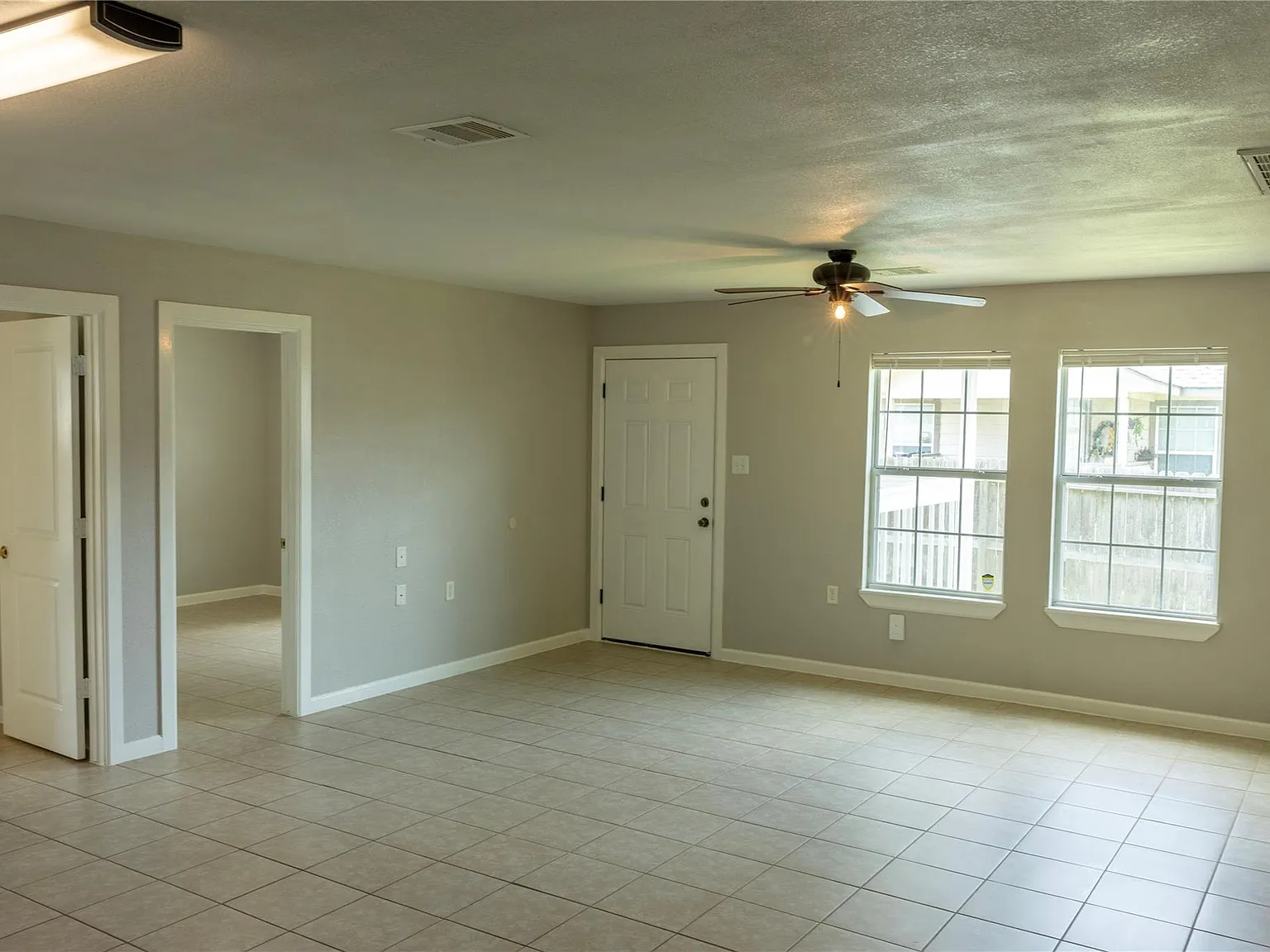 3 bed, 2.0 bath, 1000 sqft, $1,500 — Photo 4