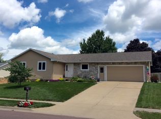 1914 Blossom Ln, Marshalltown, IA 50158